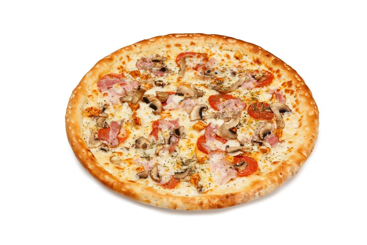 Foto deliciosa pizza italiana clássica com salsicha de pepperoni de presunto mozzarella e cogumelos