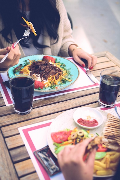 Deliciosa refeição de carne na mesa