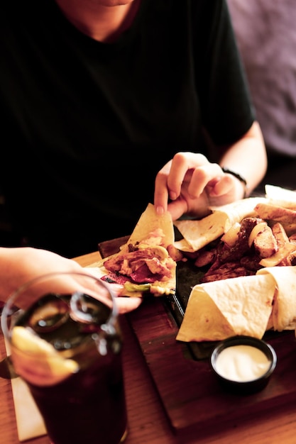 Deliciosa refeição de carne na mesa