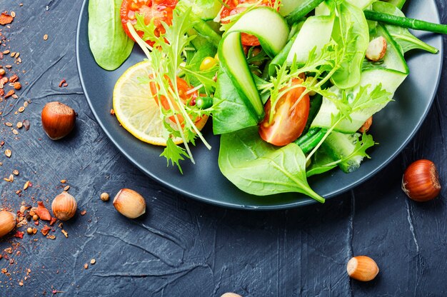 Deliciosa salada de vegetais de verão