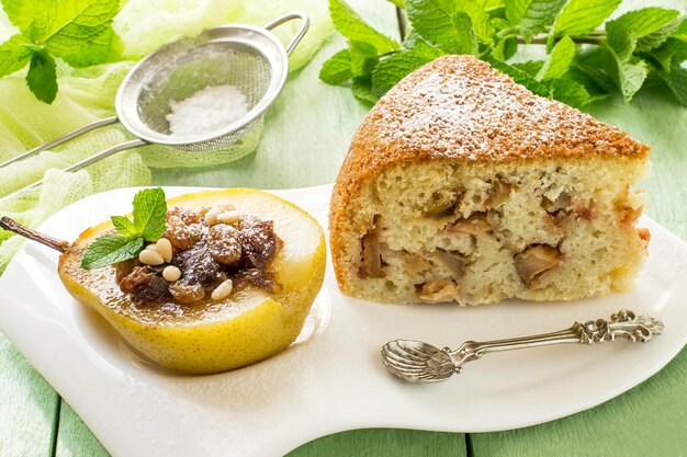 Deliciosa sobremesa assada de pêra com passas data mel e torta de maçã