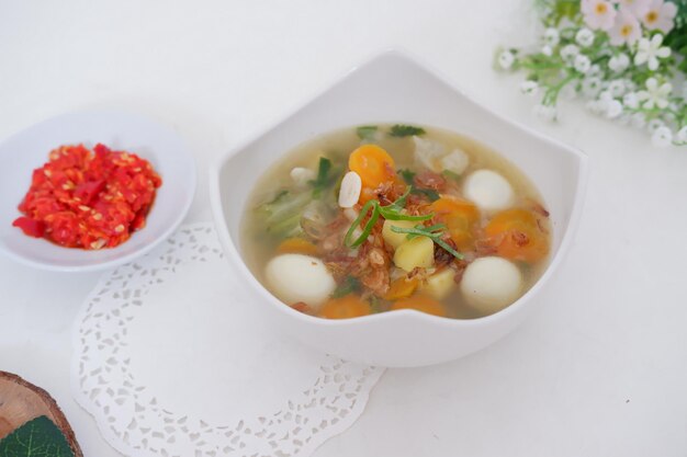 deliciosa sopa de huevo de codorniz como fondo