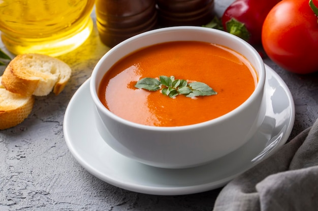 Deliciosa sopa de tomate con nombre turco Domates corbasi