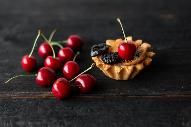 Deliciosa tarta con diferentes frutas.