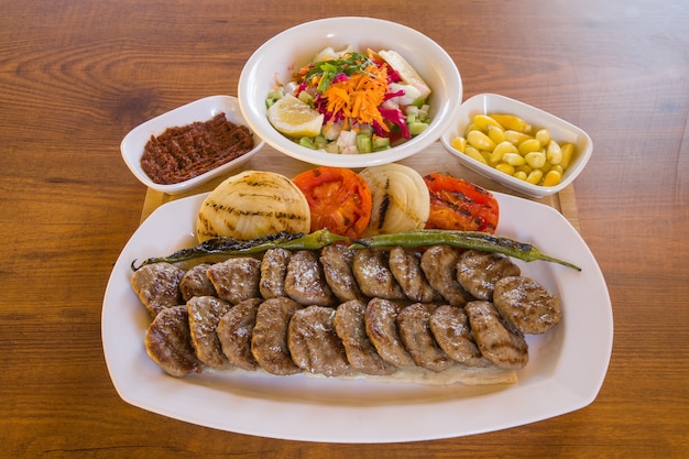 Deliciosas albóndigas de la cocina turca.