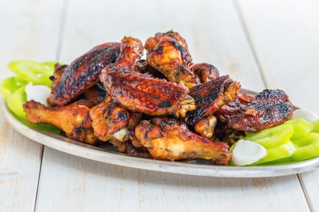 Deliciosas alitas de pollo en un glaseado de miel