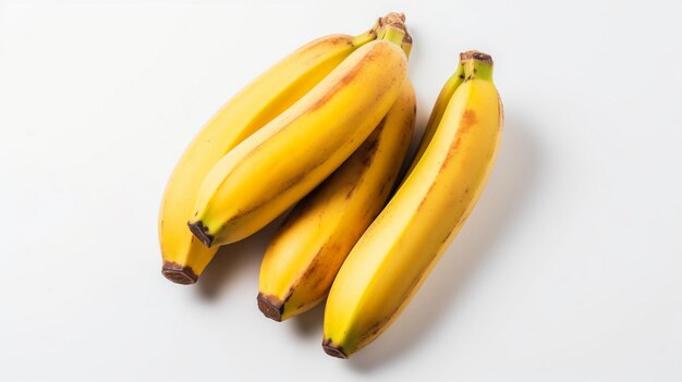 Deliciosas bananas isoladas no fundo branco