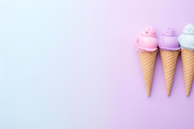 deliciosas bolas y conos de helado en colores pastel borde en un fondo púrpura pastel