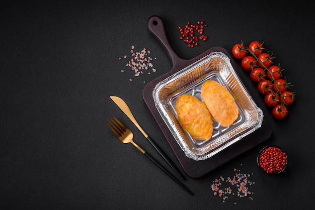 Deliciosas chuletas al vapor con zanahorias queso sal y especias