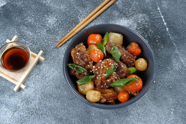 deliciosas costillas de ternera estofadas coreanas -Galbi-jjim