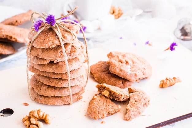 Deliciosas galletas caseras con chocolate y nueces