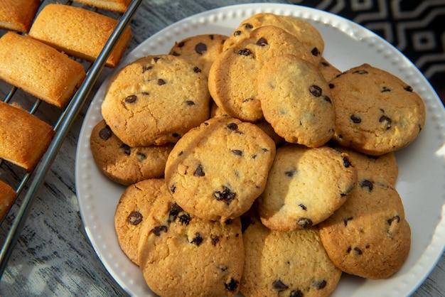 Foto deliciosas galletas de chispas de chocolate caseras