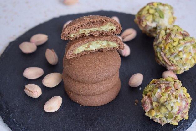 Deliciosas galletas con chocolate y pistacho