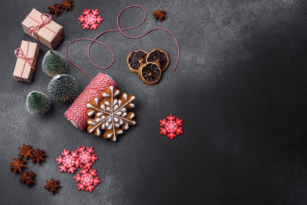 Deliciosas galletas de jengibre con miel, jengibre y canela Composición de invierno