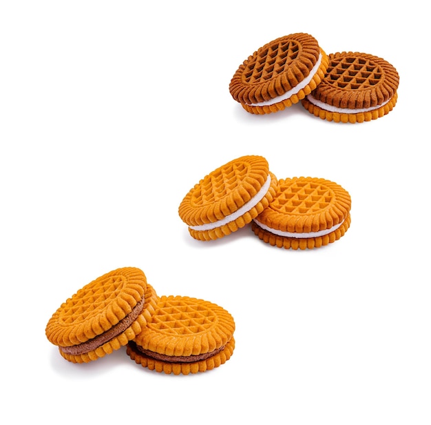 Deliciosas galletas llenas de crema de naranja apiladas para un delicioso regalo