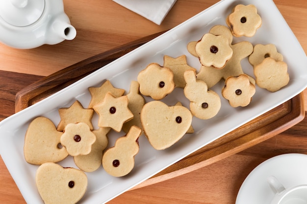 Deliciosas galletas de mantequilla rellenas de pasta de guayaba