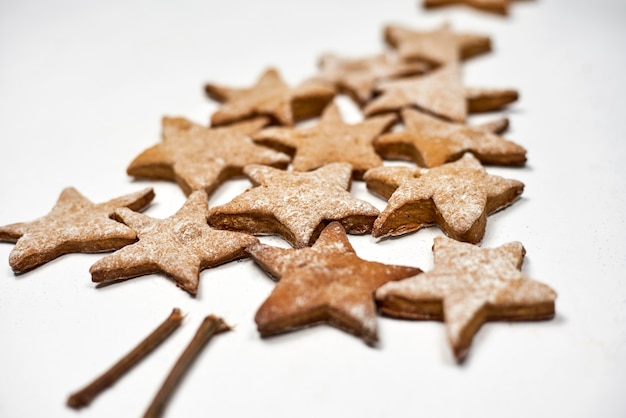 Foto deliciosas galletas navideñas en la mesa