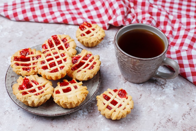 Deliciosas mini tartas de frutos rojos, vista superior