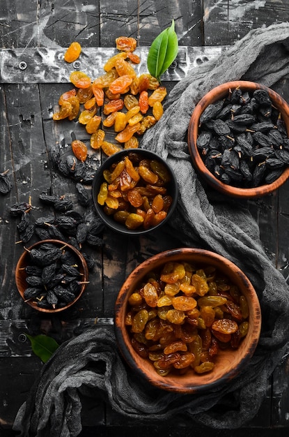 Deliciosas passas doces de uvas Frutos secos Vista superior Espaço livre para o seu texto