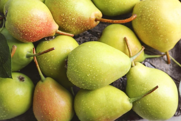 Deliciosas peras maduras fecham