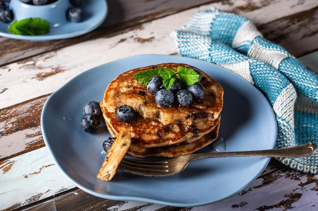 Foto deliciosas tortitas con gotas de chocolate