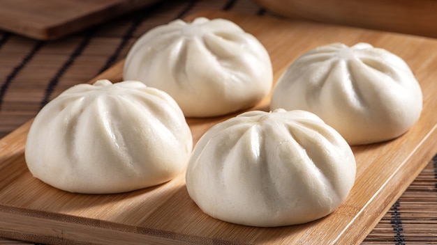 Delicioso baozi, bollo de carne al vapor chino