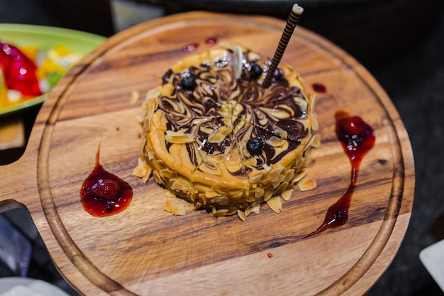 Foto delicioso bolo de chocolate com requeijão em restaurante de luxo