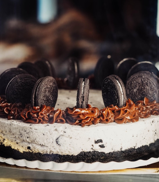 Foto delicioso bolo de chocolate de um biscoito bem conhecido