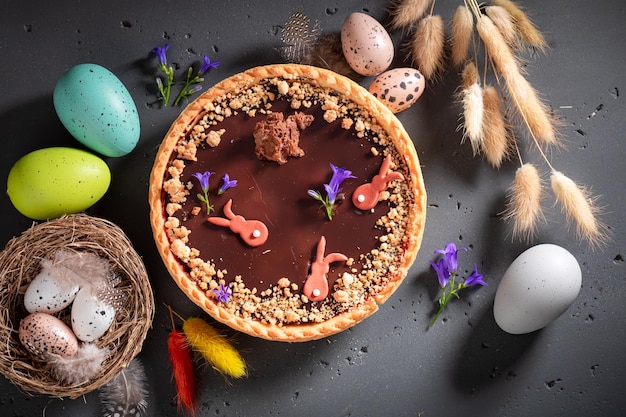 Delicioso bolo de chocolate Mazurka como bolo clássico de Páscoa