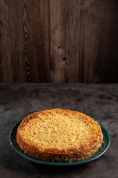 Delicioso bolo de mandioca na mesa