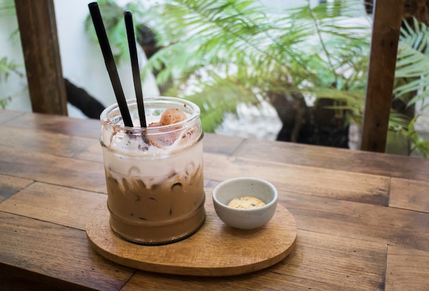 Delicioso café gelado com biscoito