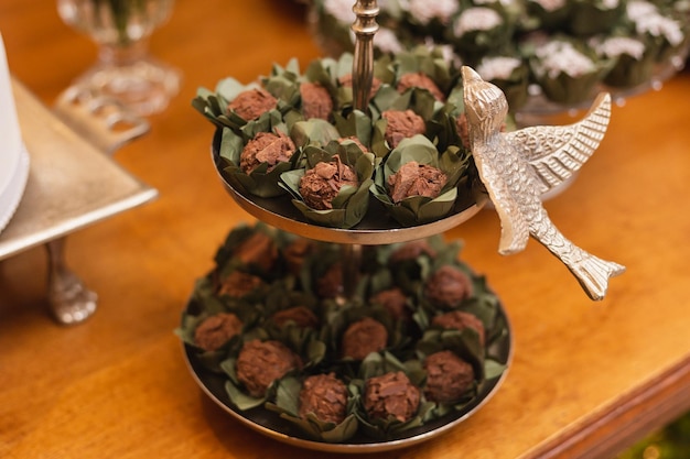 Delicioso caramelo brigadeiro con pepitas de chocolate semiamargo caramelos de boda dulces gourmets