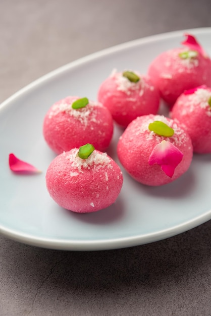 Delicioso Chumchum rosa ou sabor rosa cham cham ou Rasgulla ou Rasagola Rosogola Rosogolla