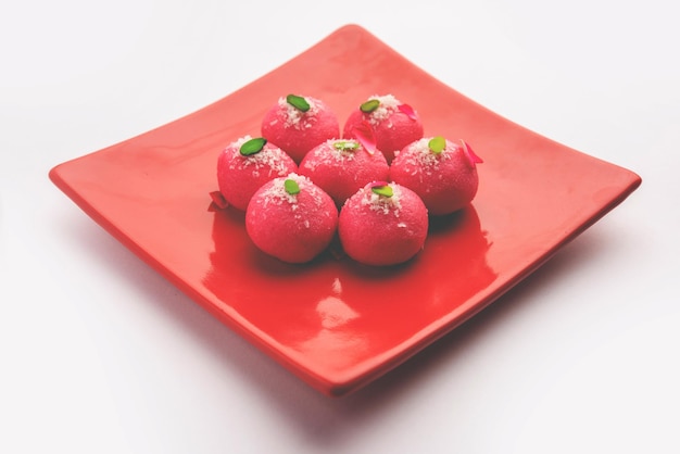 Delicioso Chumchum rosa ou sabor rosa cham cham ou Rasgulla ou Rasagola Rosogola Rosogolla