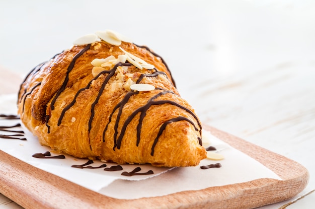 Delicioso croissant fresco