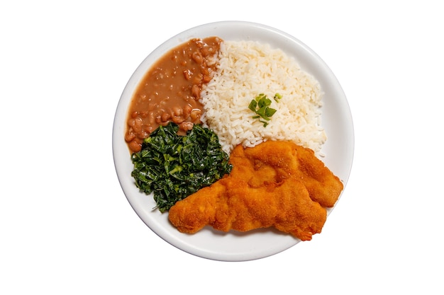 Delicioso frango à milanesa com arroz, feijão e repolho