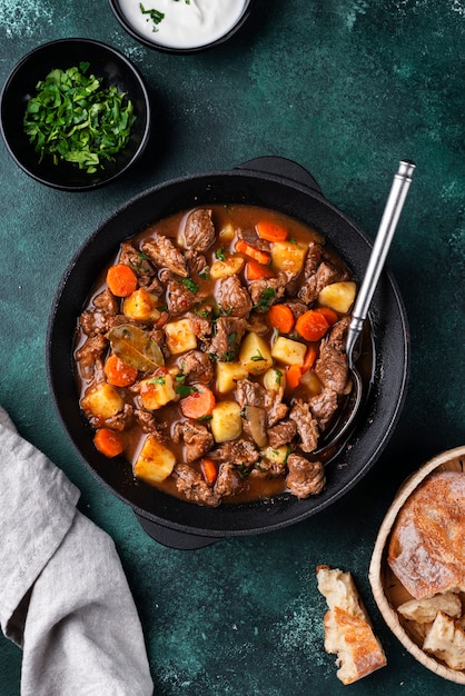 Foto delicioso goulash listo para cenar