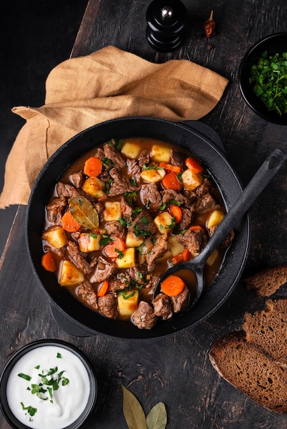 Foto delicioso goulash listo para cenar