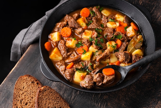 Foto delicioso goulash listo para cenar