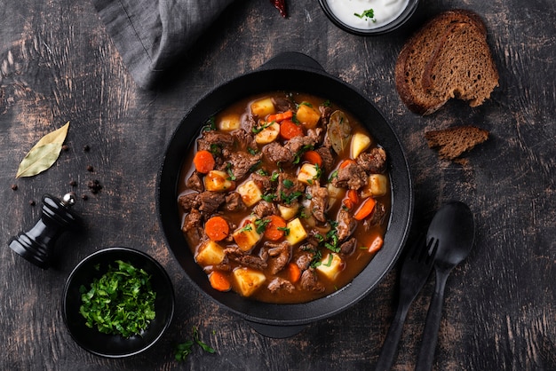 Foto delicioso goulash listo para cenar