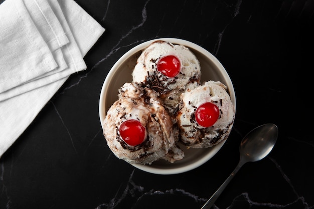 Foto delicioso helado de vainilla bodegón