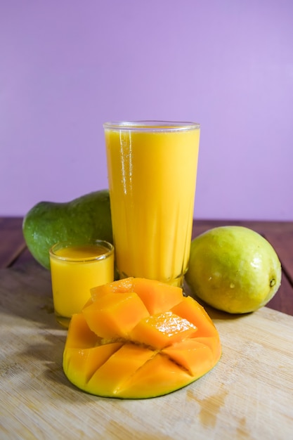 Delicioso y jugoso fruto de mango favorito de Malasia o Asia llamado mangga harum manis o harumanis