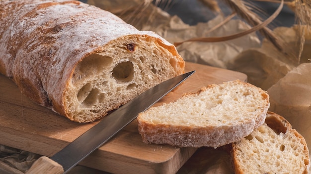 Delicioso pan casero Ciabatta listo para comer.