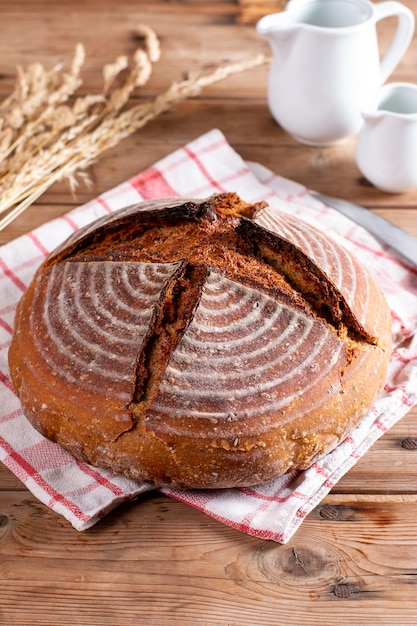 Foto delicioso pan de centeno mixto también llamado pan gris pan sin levadura