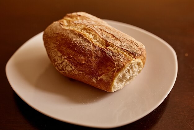 Delicioso pan ciabatta recién horneado