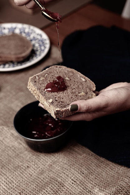 delicioso pan horneado de estética natural