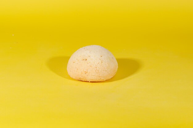 Foto delicioso pan de queso brasileo conocido en américa latina como chipa pan de bono y pan de yuca