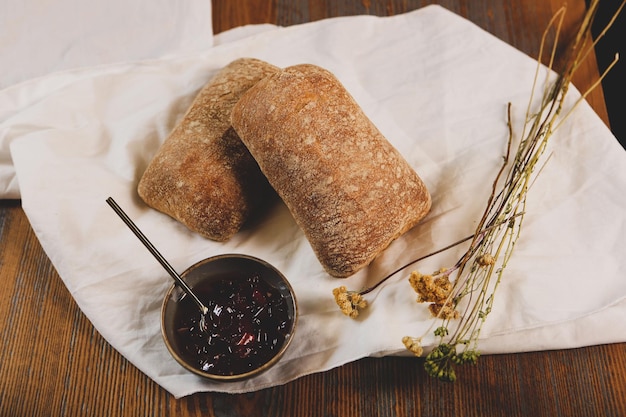 delicioso pão assado estético natural