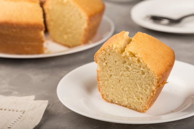 Delicioso pastel casero en la mesa