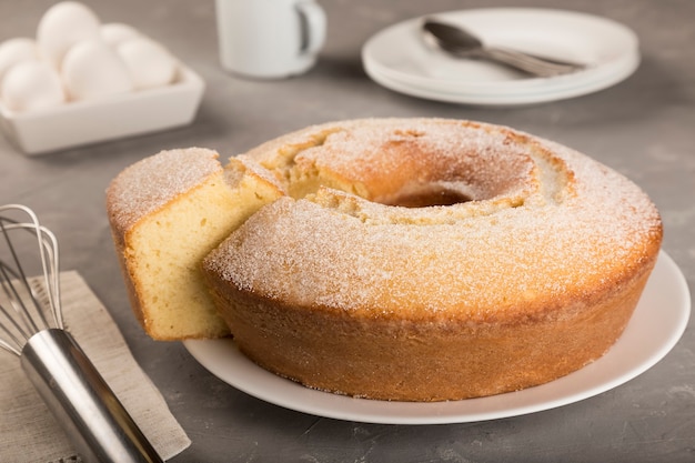 Delicioso pastel casero en la mesa